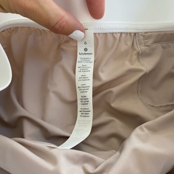 Lululemon Hotty Hot HR Short 4” Poco Logo White - Picture 4 of 5